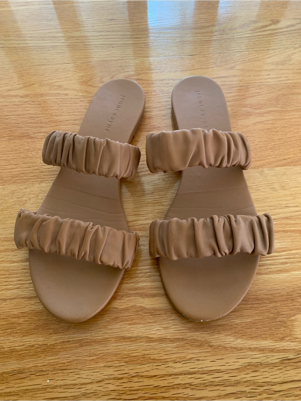 Jenni Kayne Ruched Leather Slide Sandals – Neutral / Tan. Size 9